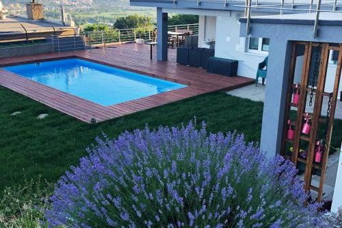 Nitra Apartment | Apartment with a nice view on Nitra - Apartmán v rodinnom dome s výhľadom na Nitru