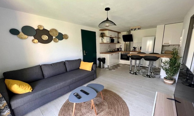 Toulouse North Apartment | Apartment with city view in Toulouse