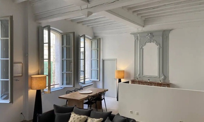 Avignon House | Apartment with fans near the Palais des Papes