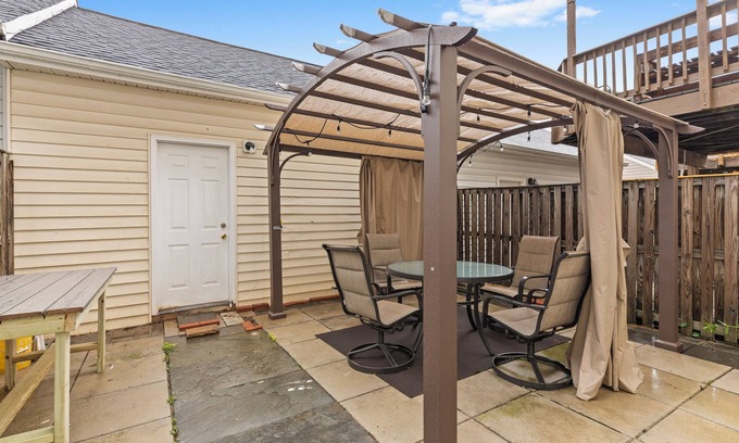 Sterling Apartment | Apartment with garage parking Patio close IAD