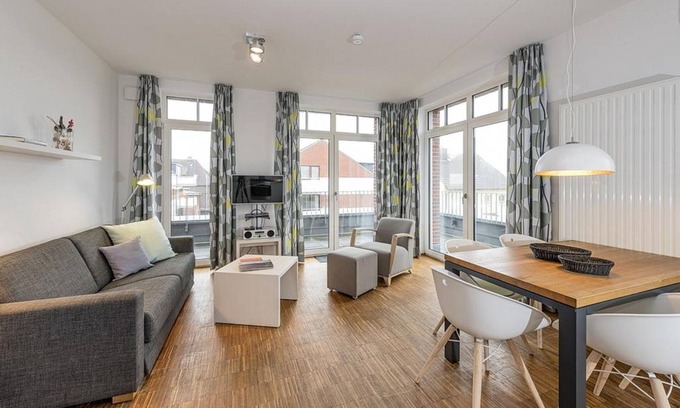 Horum Apartment | Apartment with great balcony on two sides - 100 m to the beach!