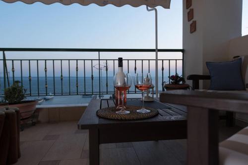 Kalamaria Apartment | Apartment with marina view