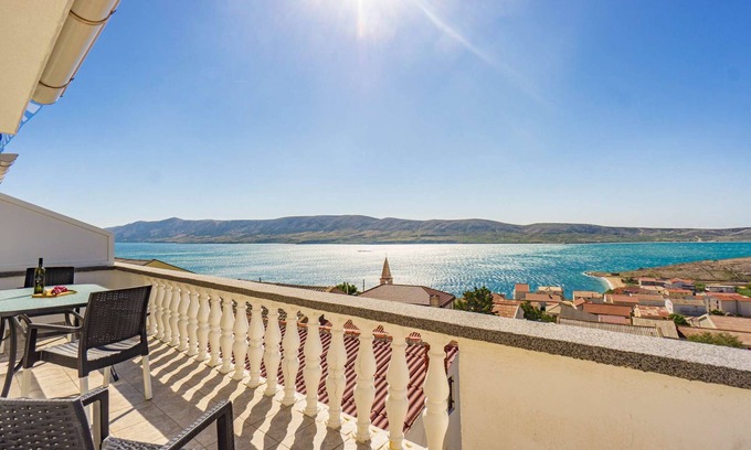 Zubovici Apartment | Apartment with sea view and pool