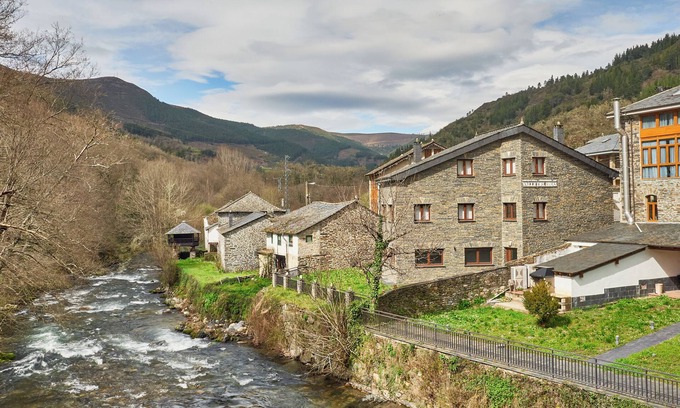 Cecos Apartment | Apartment with Shared Garden and WIFI Valle del Ibias 1 Left