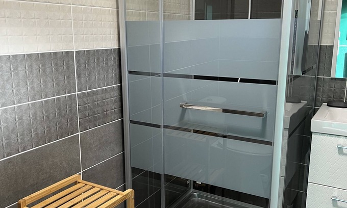 Equemauville Apartment | Apartment with swimming pool on the heights of Honfleur