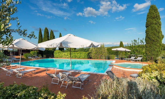 Sughera Apartment | Apartment with WIFI, pool, A/C, TV, veranda, pets allowed, panoramic view, close to San Gimignano