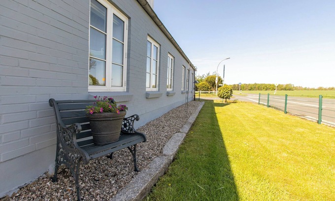 Achtrup Apartment | Apartment 'Wohnen Zwischen Den Meeren' with Wi-Fi