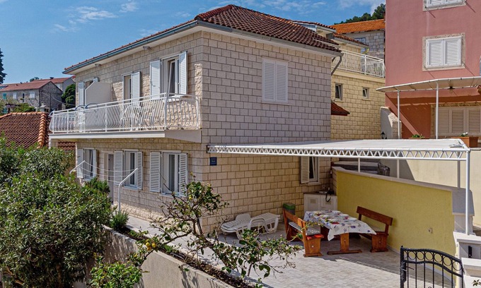 Cove Tri Zala (Zrnovo) Apartment | Apartments Čedomir, (14065), Korčula, hr
