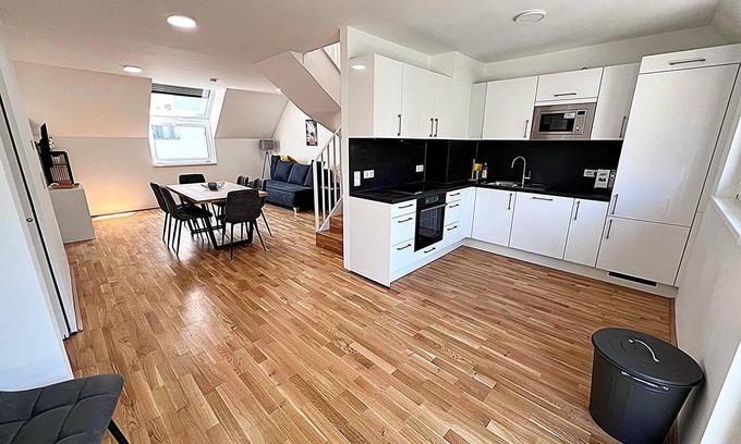 Funfhaus Apartment | Apartments next to Public Transport GG13