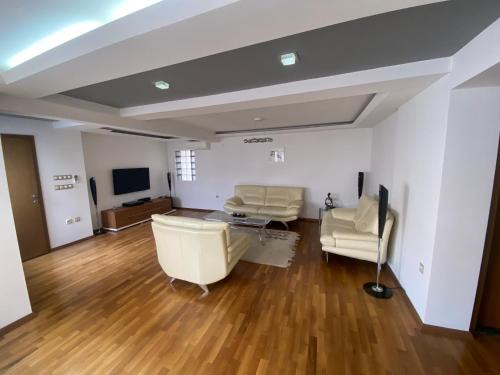 Varosh Apartment | Apartments NOVEL town square