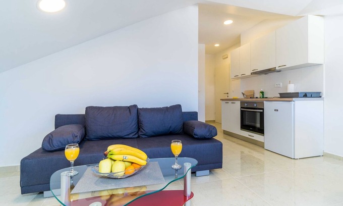 Zvekovica Apartment | Apartments Šmanjak - One-Bedroom Apartment with Sea View