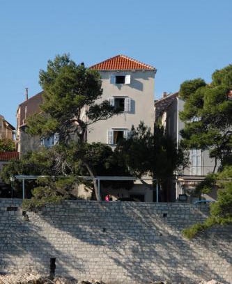 Cove Tri Zala (Zrnovo) House | Apartments Tedeschi