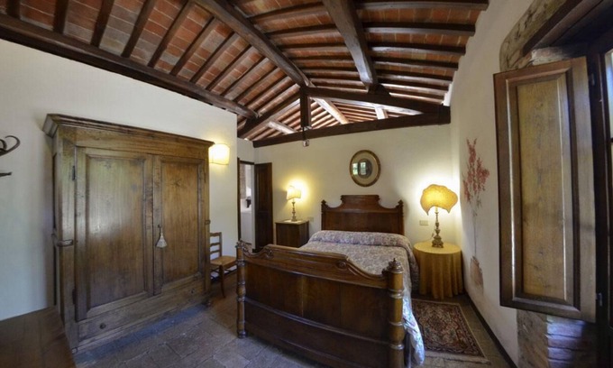 San Pietro a Cegliolo Apartment | APP. GLICINE x2 Beautiful farmhouse surrounded by nature, with swimming pool just 3 km from Cortona