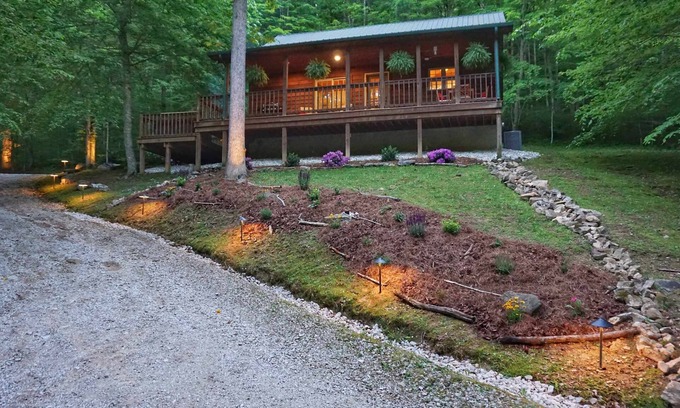 Stanton Cabin | Appalachian Lookout RRG | Hot Tub | Wifi