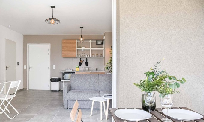 Saint-Just Apartment | Appart avec terrasse et parking à 2 min du metro