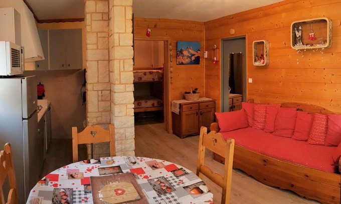 Saint-Sorlin-d'Arves Apartment | Appart cosy 5pers, terrasse, parking, wifi, proche télésiège - FR-1-417-129