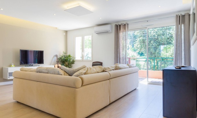 Le Mourillon Apartment | Appart "LA SOURCE 1" T3 - 3* Near beaches