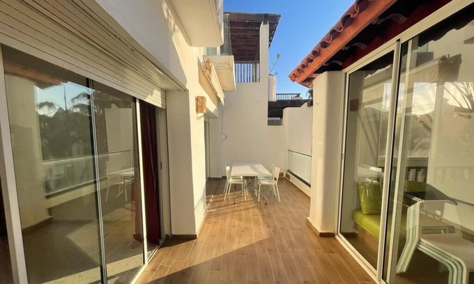 Chaouia-Ouardigha Apartment | Appart Tête et Pieds Dans Leau