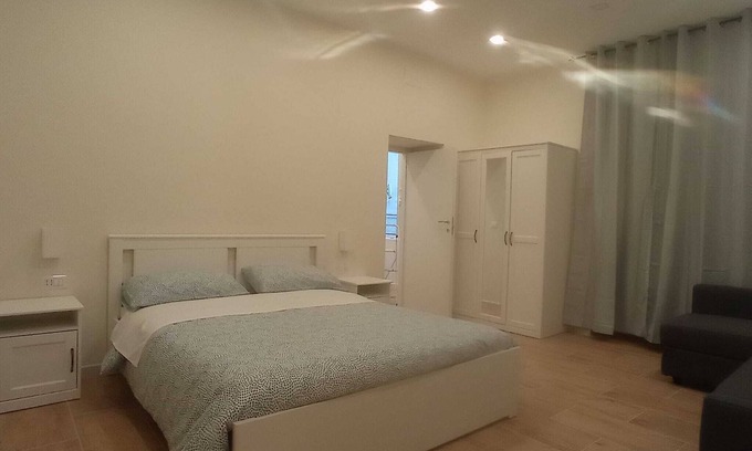 Naples City Centre Apartment | Appartamento Appena Ristrutturato di Fronte al Duomo di Napoli, Centro Storico