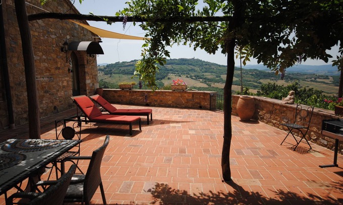 Radicondoli Apartment | Appartamento Bacco. Sunset view, bio-pool & garden