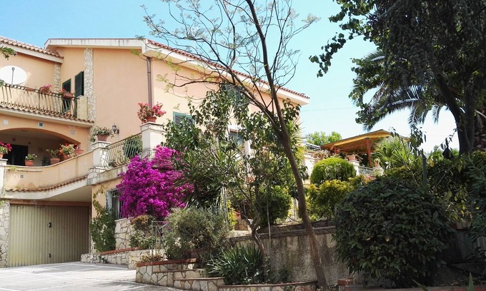Caltanissetta Apartment | Appartamento in villa