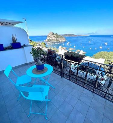 Ischia Porto Apartment | appartamento vista castello