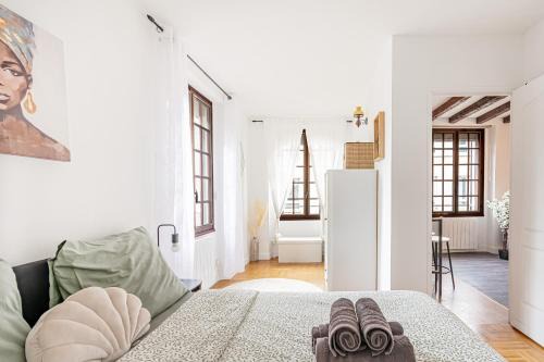 Le Pin Apartment | Appartement 2 pièces 36m2, CDG Airport, Disneyland Paris, Asterix, Parc des expo, 10min gare de Chelles, Parking gratuit dans la ville