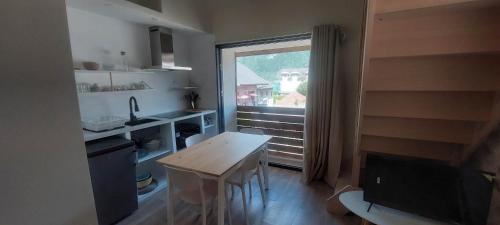 Bredannaz Apartment | Appartement 4 personnes avec mezzanine 100 metres du lac