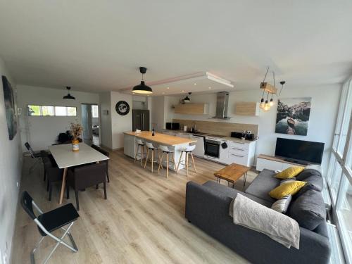 Republique - Tolstoi Apartment | Appartement 6-8 personnes, accès direct à Lyon