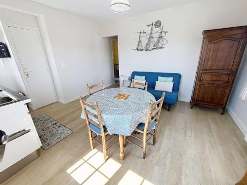 Jullouville-les-Pins Apartment | Appartement cosy à 100m de la plage et des commerces, centre de Jullouville - FR-1-361-37