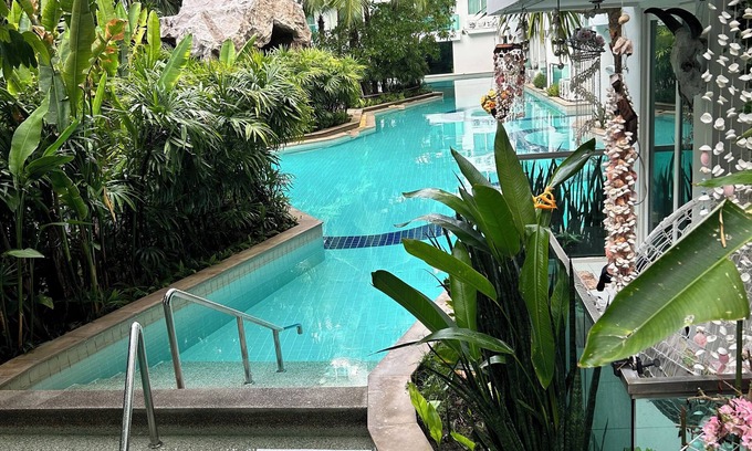 Nong Pla Lai Apartment | Appartement Dans Propriété Avec Piscine Tropicale Proche de la mer