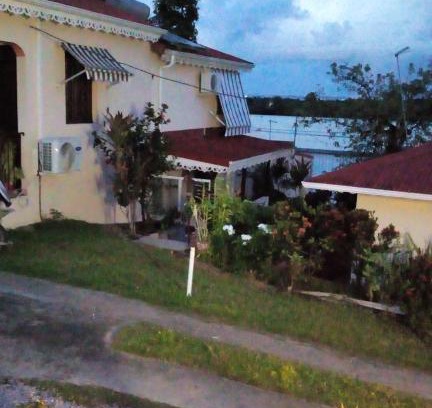 Goyave Apartment | Appartement ensoleillé à Goyave, 50 m², vue mer et balcon