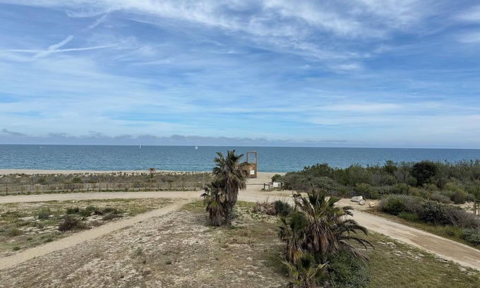 Saint-Cyprien Plage Apartment | Appartement Front de mer Avec Piscine et Accès Direct Plage à Saint Cyprien