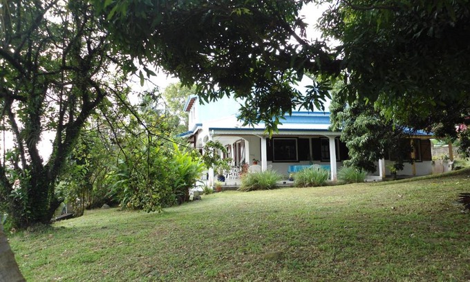 Saint-Claude House | Appartement Les Bougainvilliers Vue Mer