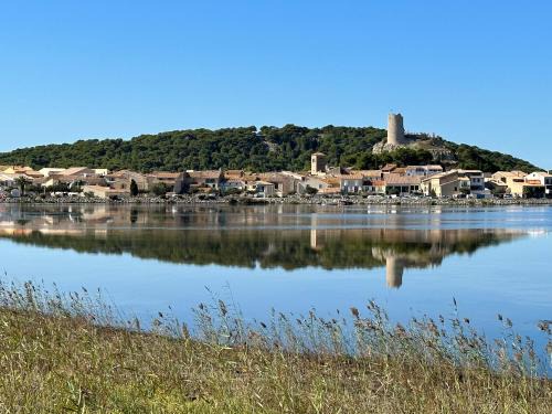Gruissan Apartment | Appartement spacieux de plein pied avec 2 chambres, cuisine, salon, terrasse à 2 minutes de la plage