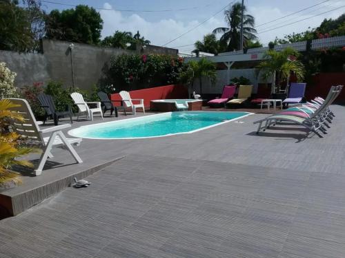 Sainte-Anne Apartment | Appartement spacieux à Sainte-Anne avec piscine partagée.