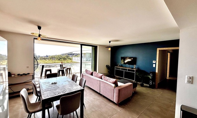 Porto-Vecchio Apartment | Appartement T3 Vue Merđ ExposĂ© Est- LevĂ© de Soleil 5min des Plages