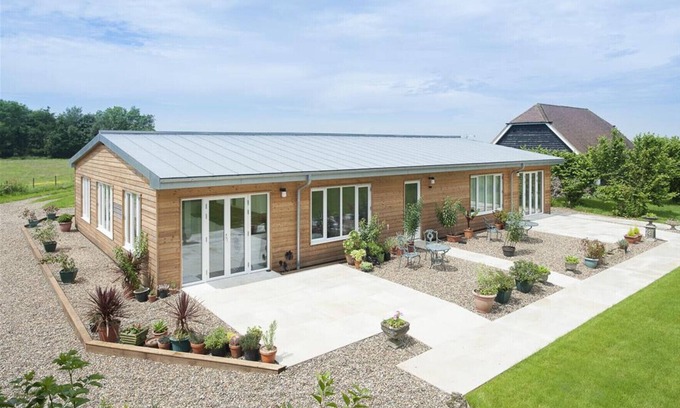 Etchinghill House | Apple Barn - Two Bedroom House, Sleeps 5