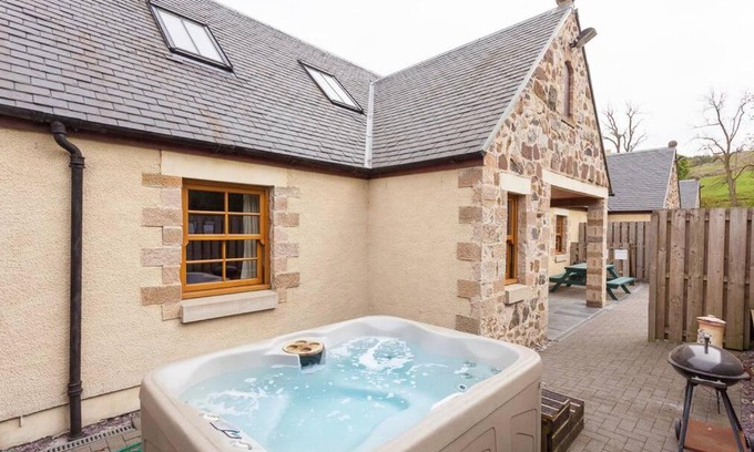 Linlithgow Apartment | Appletree Cottage at Williamscraig Holiday Cottages