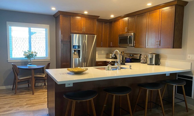 Carpinteria Apartment | Apt 14: beautiful unit steps to the beach