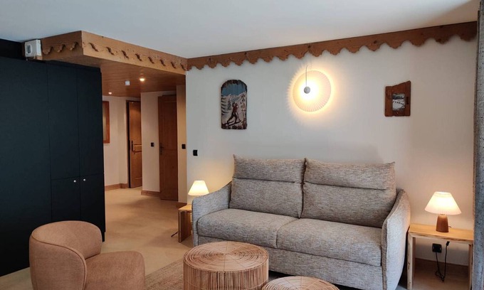 Saint-Martin-de-Belleville Apartment | Apt for 6 with pool, spa, parking, pets allowed