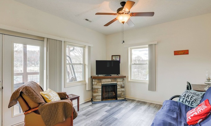 Dublin Apartment | Apt w/Lake Views - Day Trip to Virginia Tech!