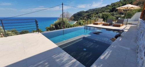 Zagora-Mouresi Villa | Aquanera Villas - Sunrise View Retreat with Private Pool- 5 minutes from the beach- By Villa Mana Gers