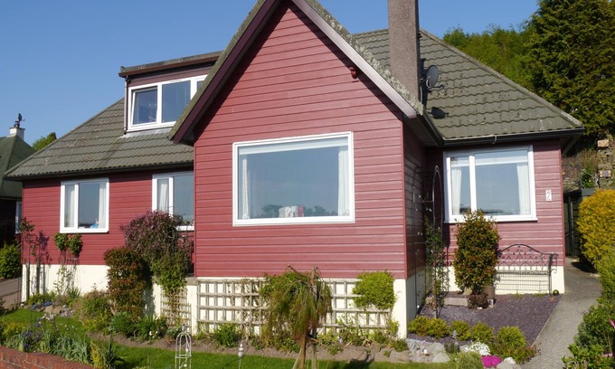 Kirkcudbright Cottage | Arakhova - a house that sleeps 10 guests in 4 bedrooms