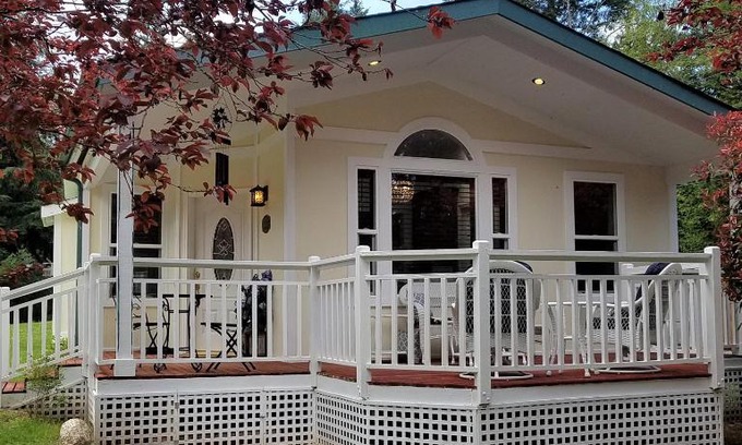 Clinton House | Arbor Rouge Cottage