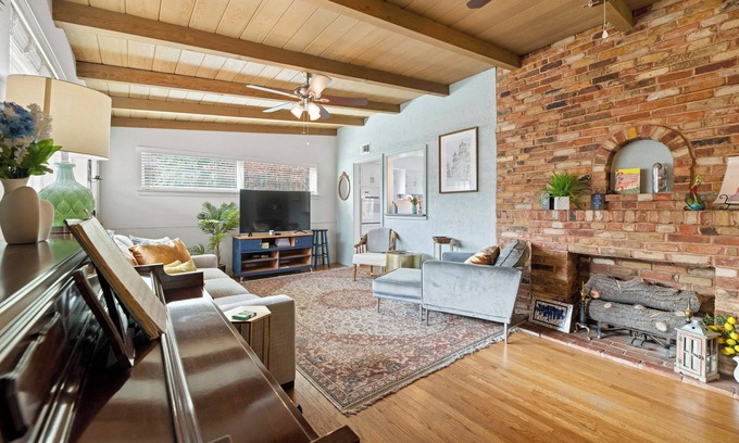 Dallas House | Arboretum Retreat: 3 Bedrooms of Peace & Greenery