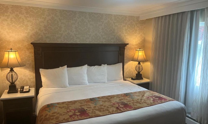 Burnside Hotel | Arbutus Inn