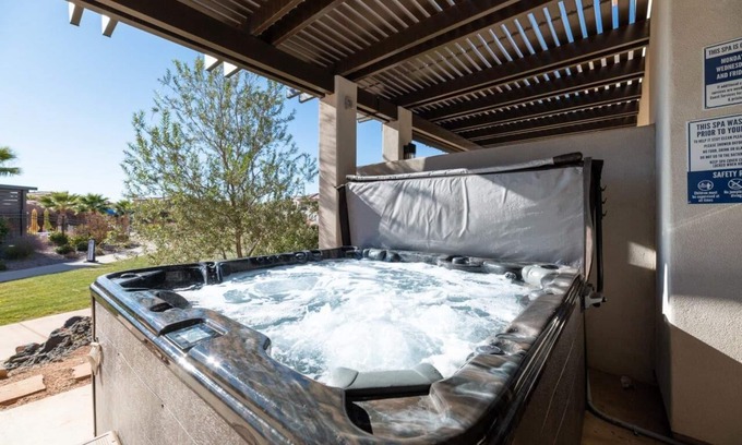 Santa Clara House | Arcadia 22 | Poolside Location * 2 Living Rooms * Sleeps 18 * Fireplace