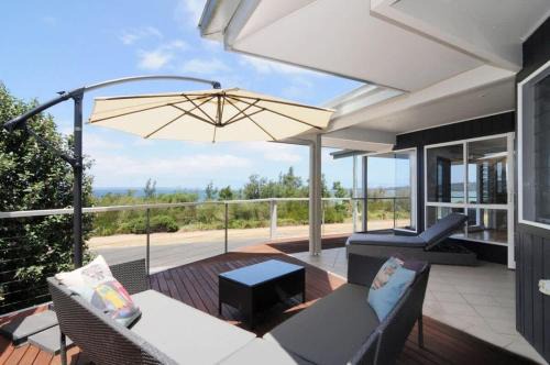 Vincentia House | Arcadia - large 4BR beach home & optional studio