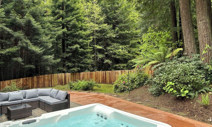 Pacific House | Arcata Forest Hideaway